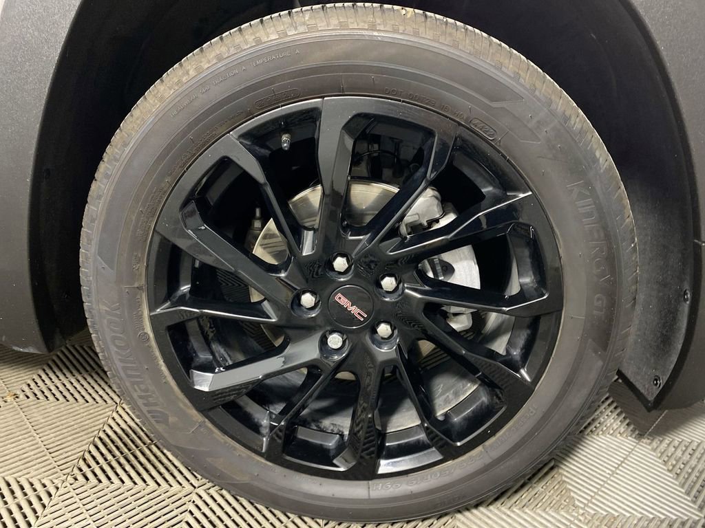 Used 2023 GMC Terrain SLE w/ Driver Convenience Package image 10