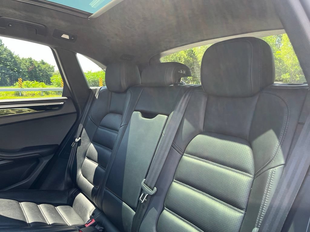 Used 2016 Porsche Macan Turbo AWD/4WD image 21