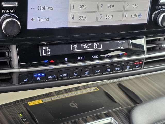 Used 2024 Toyota Sienna Platinum AWD/4WD image 26