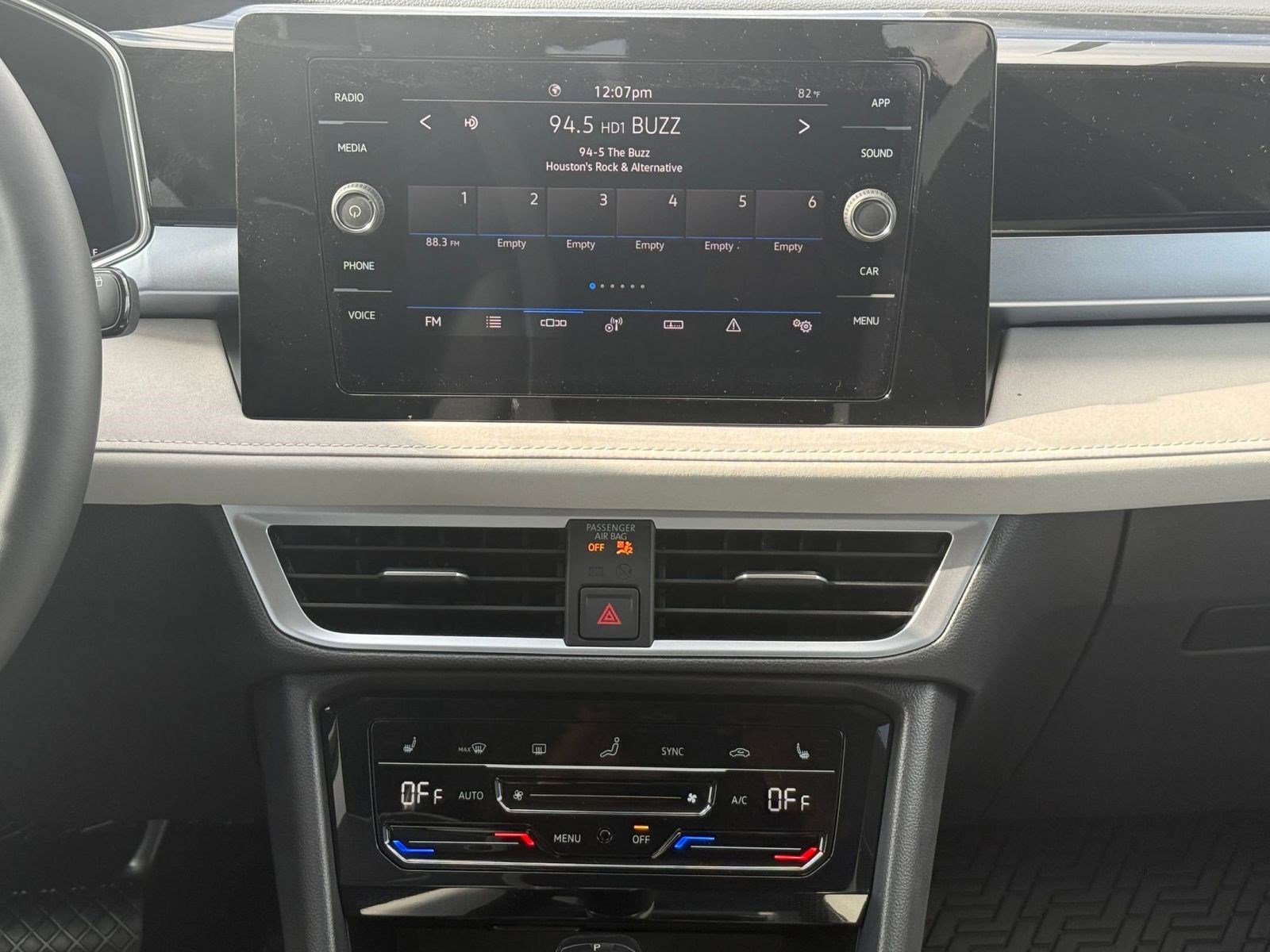 New 2026 Volkswagen Taos SE image 23