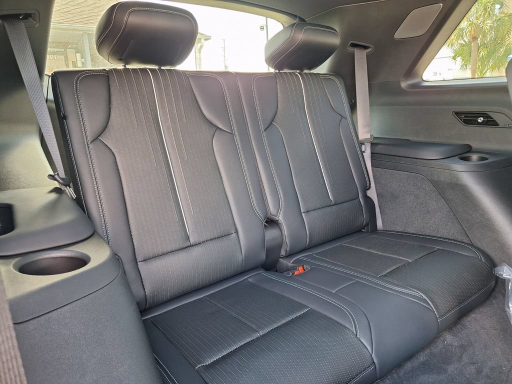 New 2027 Cadillac Vistiq Luxury w/ LPO, Floor Liner Package AWD/4WD image 31