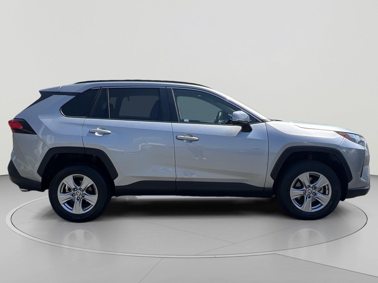 Used 2023 Toyota RAV4 XLE w/ Convenience Package FWD image 6
