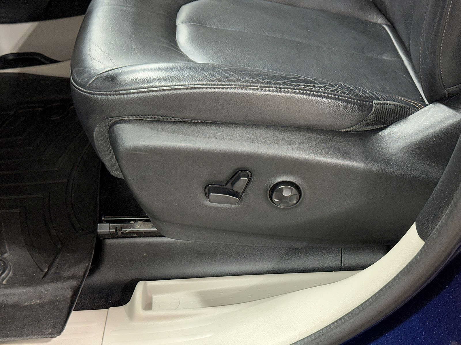 Used 2017 Chrysler Pacifica Touring-L w/ Tire & Wheel Group FWD image 25