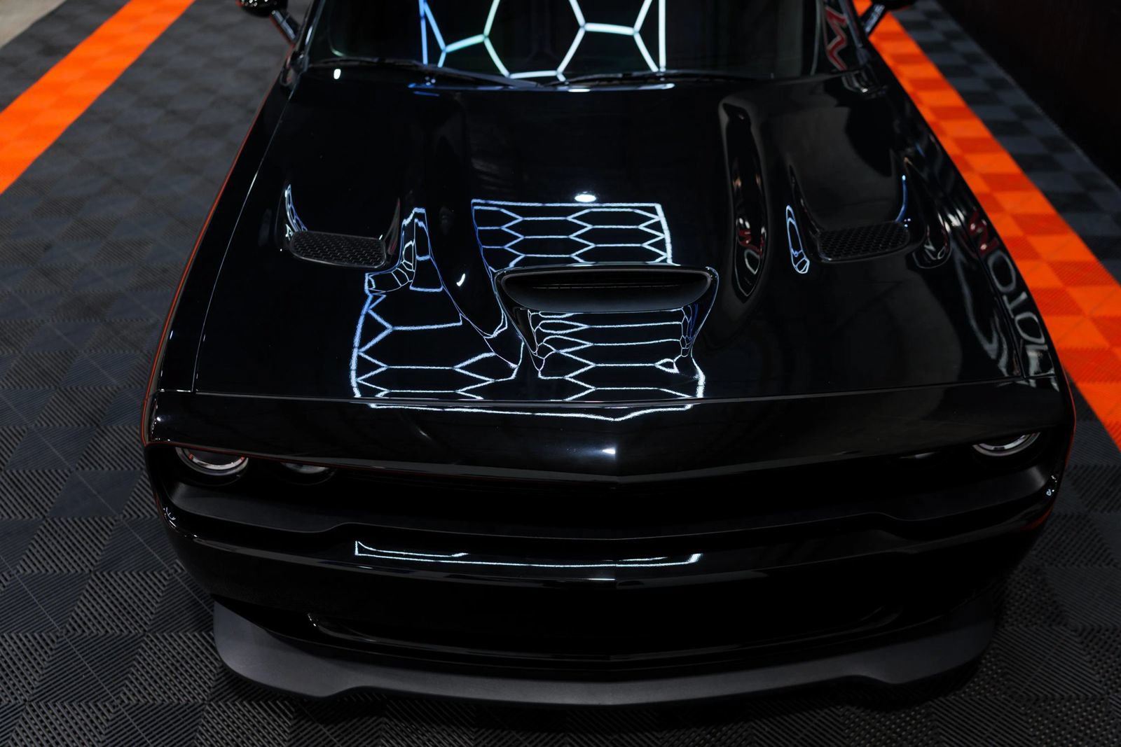 Used 2016 Dodge Challenger SRT Hellcat RWD image 9