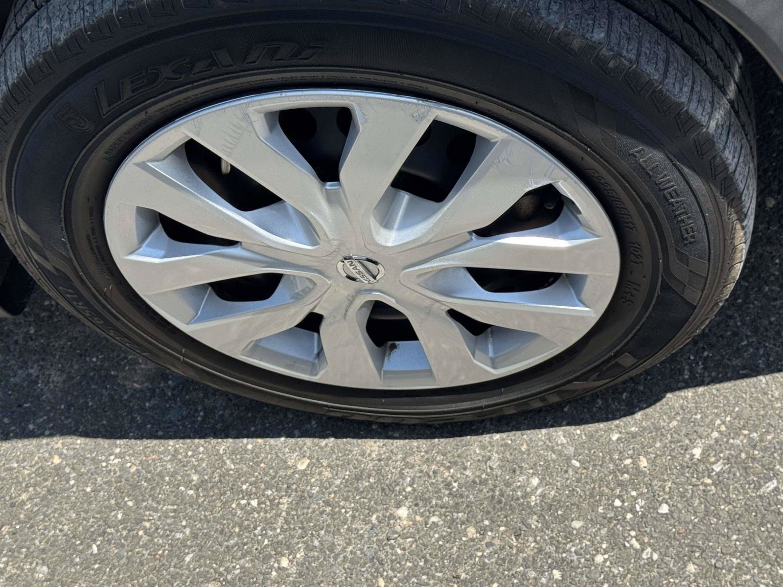Used 2017 Nissan Rogue S AWD/4WD image 5