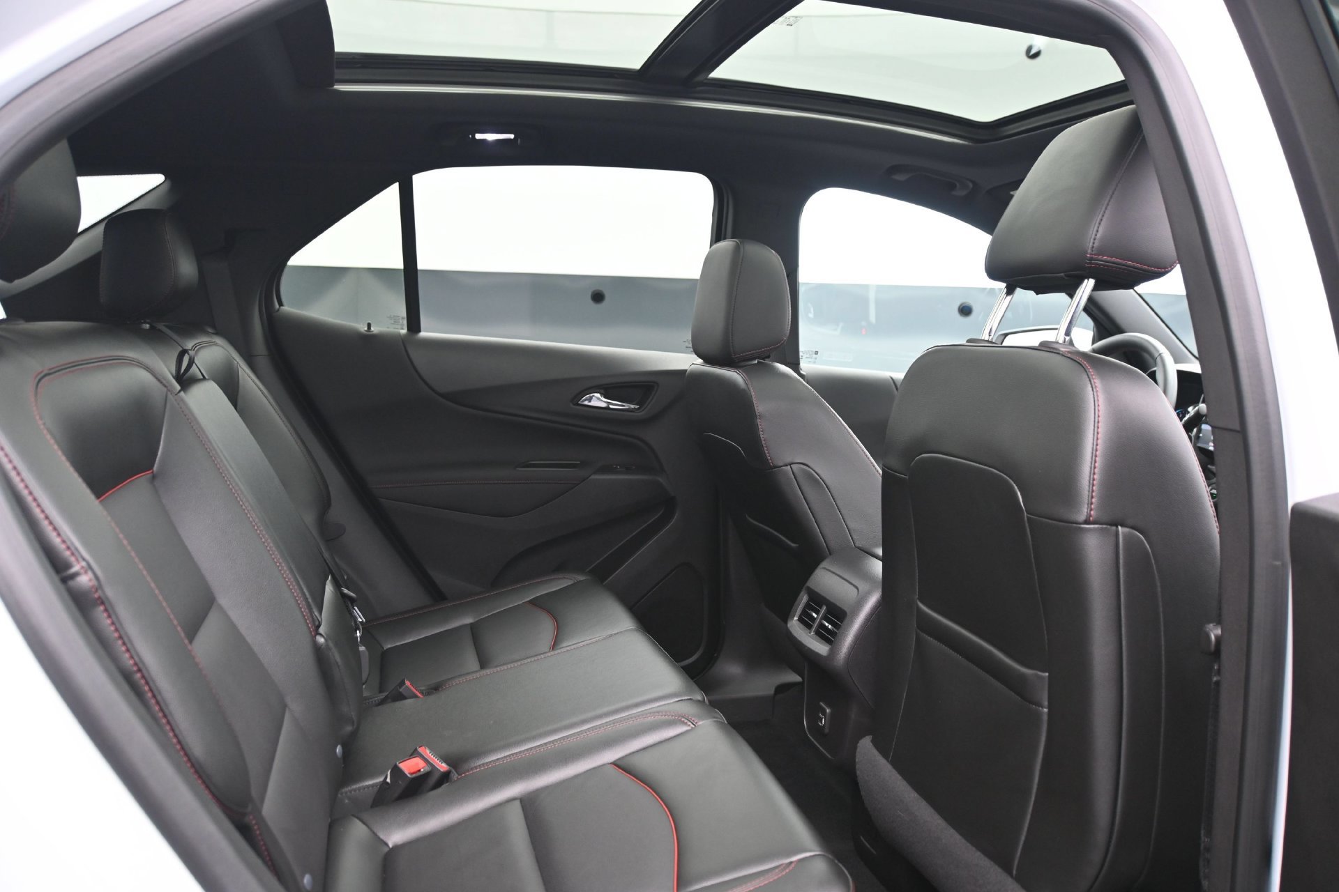 Used 2024 Chevrolet Equinox RS w/ RS Leather Package AWD/4WD image 14
