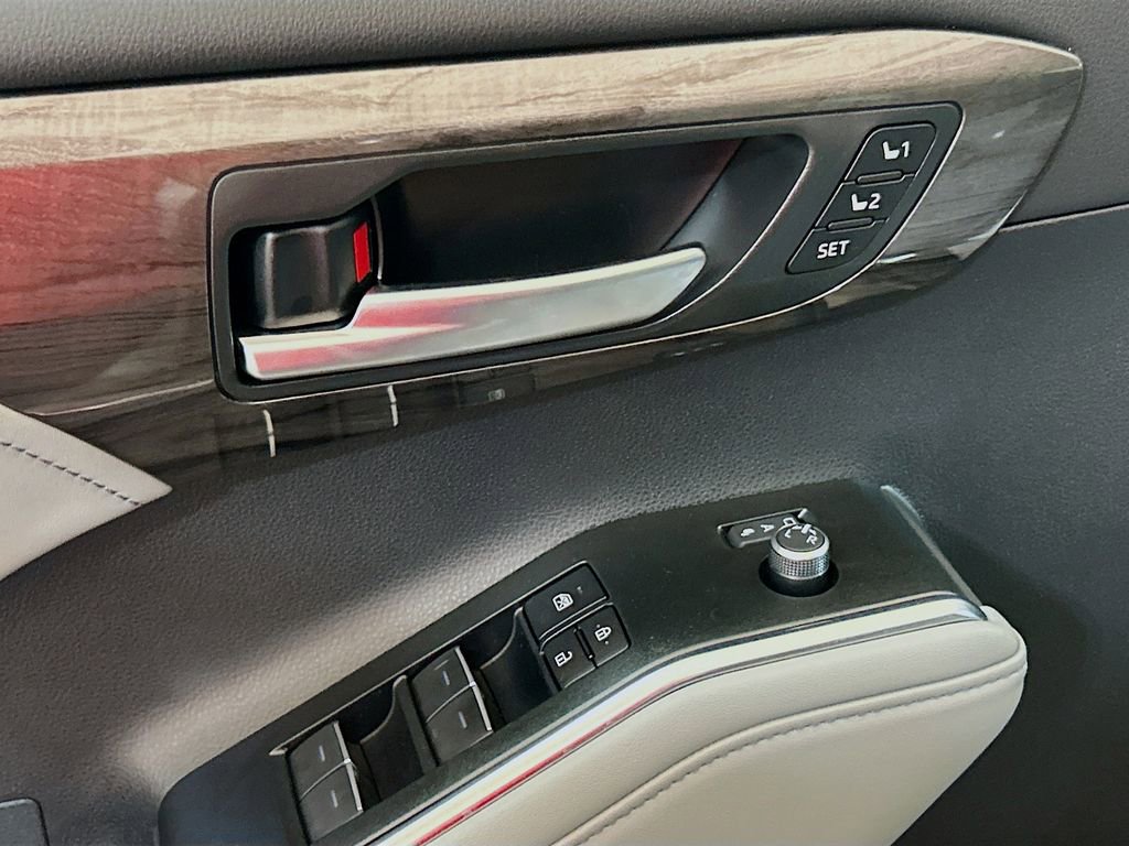 New 2026 Toyota Highlander Limited AWD/4WD image 15