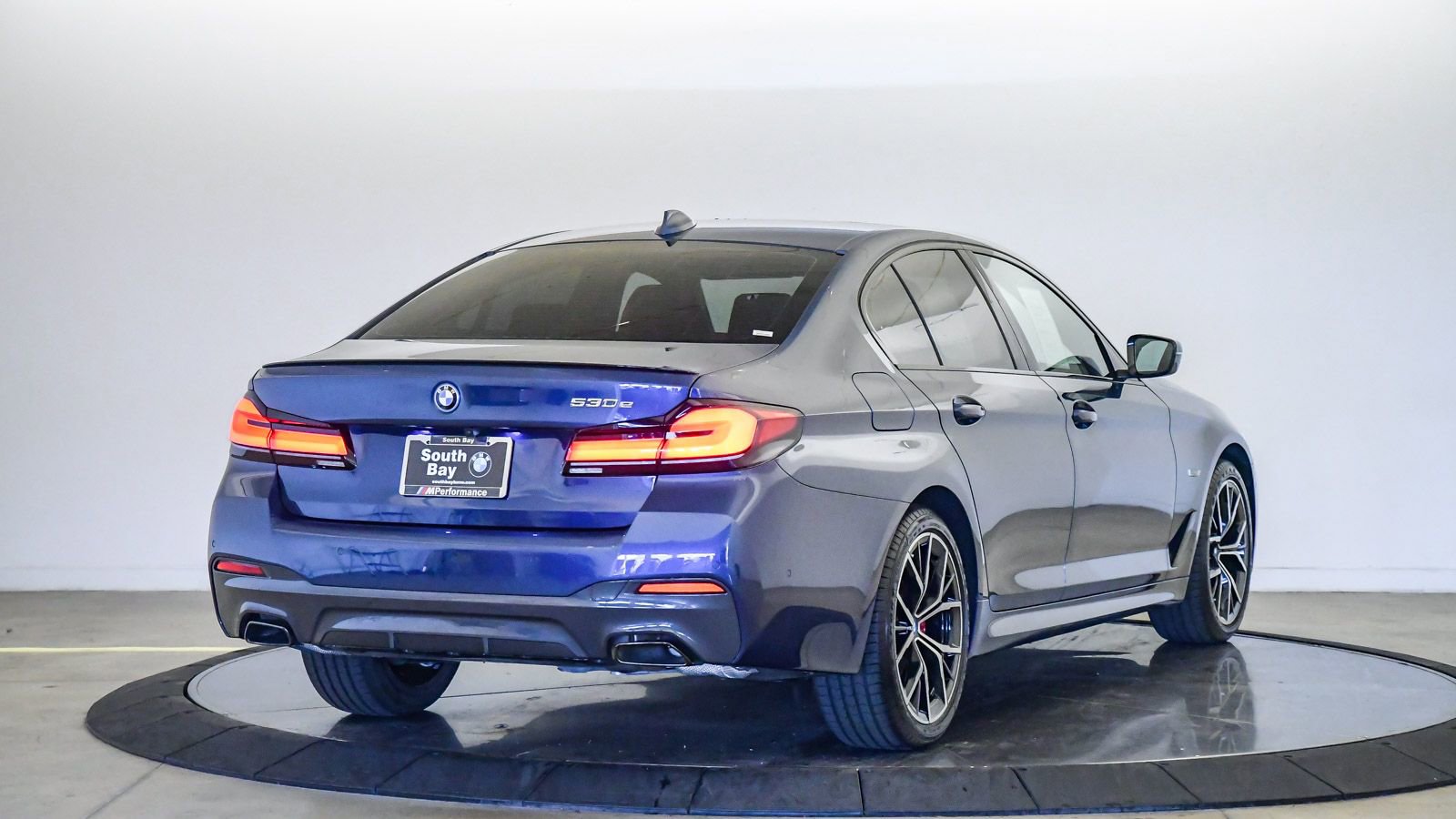 Certified 2023 BMW 530e w/ M Sport Package image 5