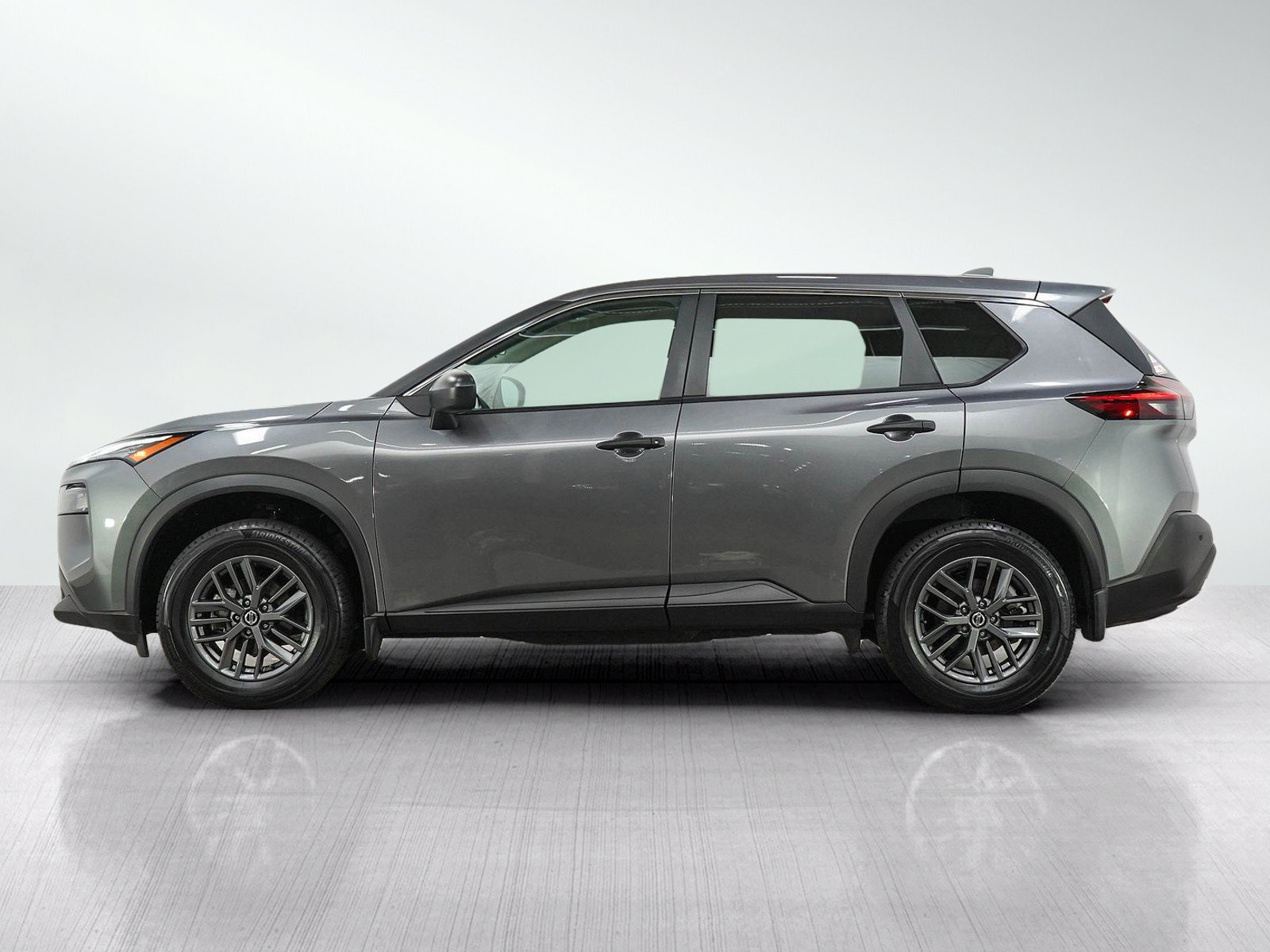 Used 2021 Nissan Rogue S FWD image 2