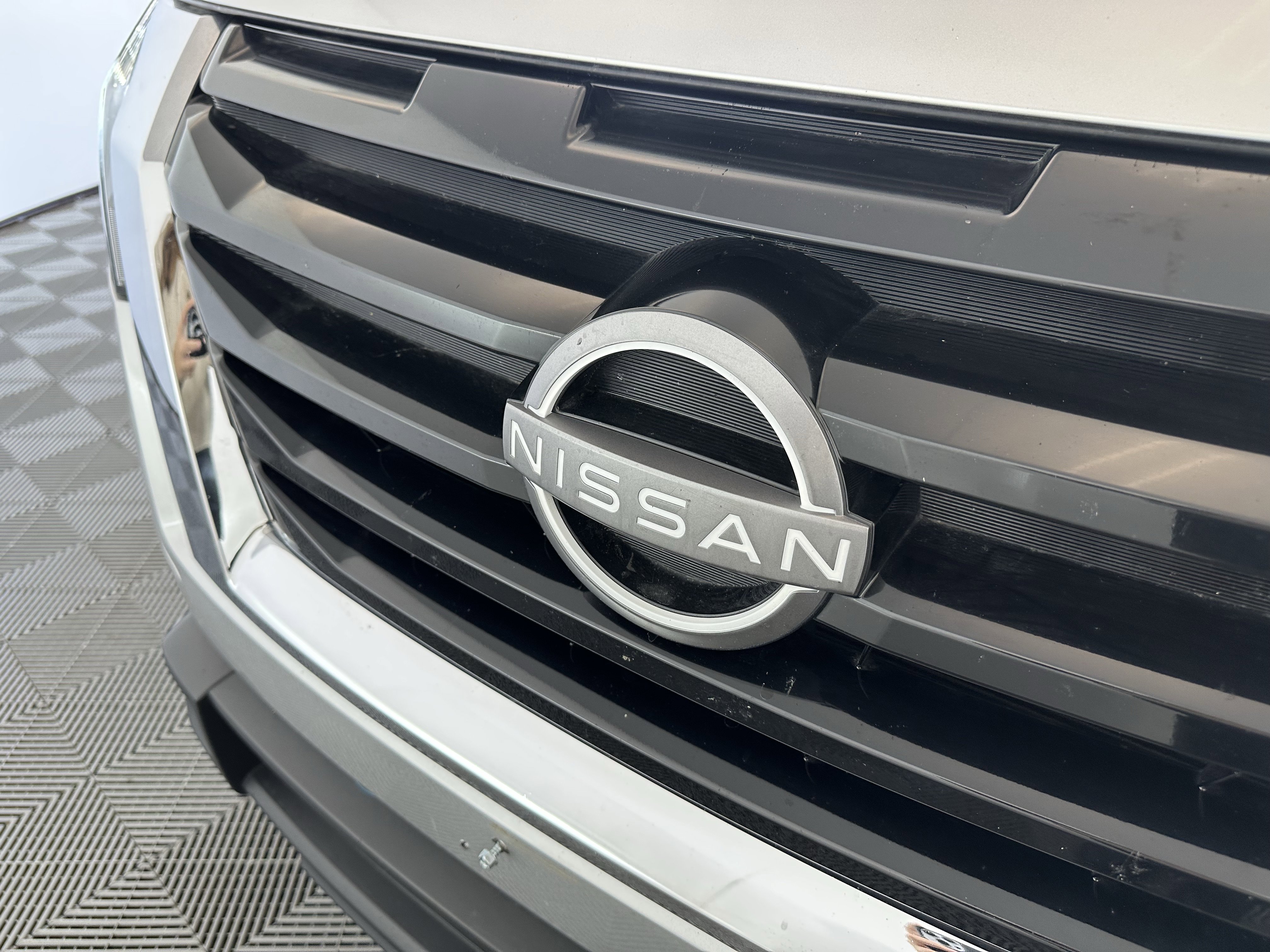 Used 2023 Nissan Pathfinder SV image 16