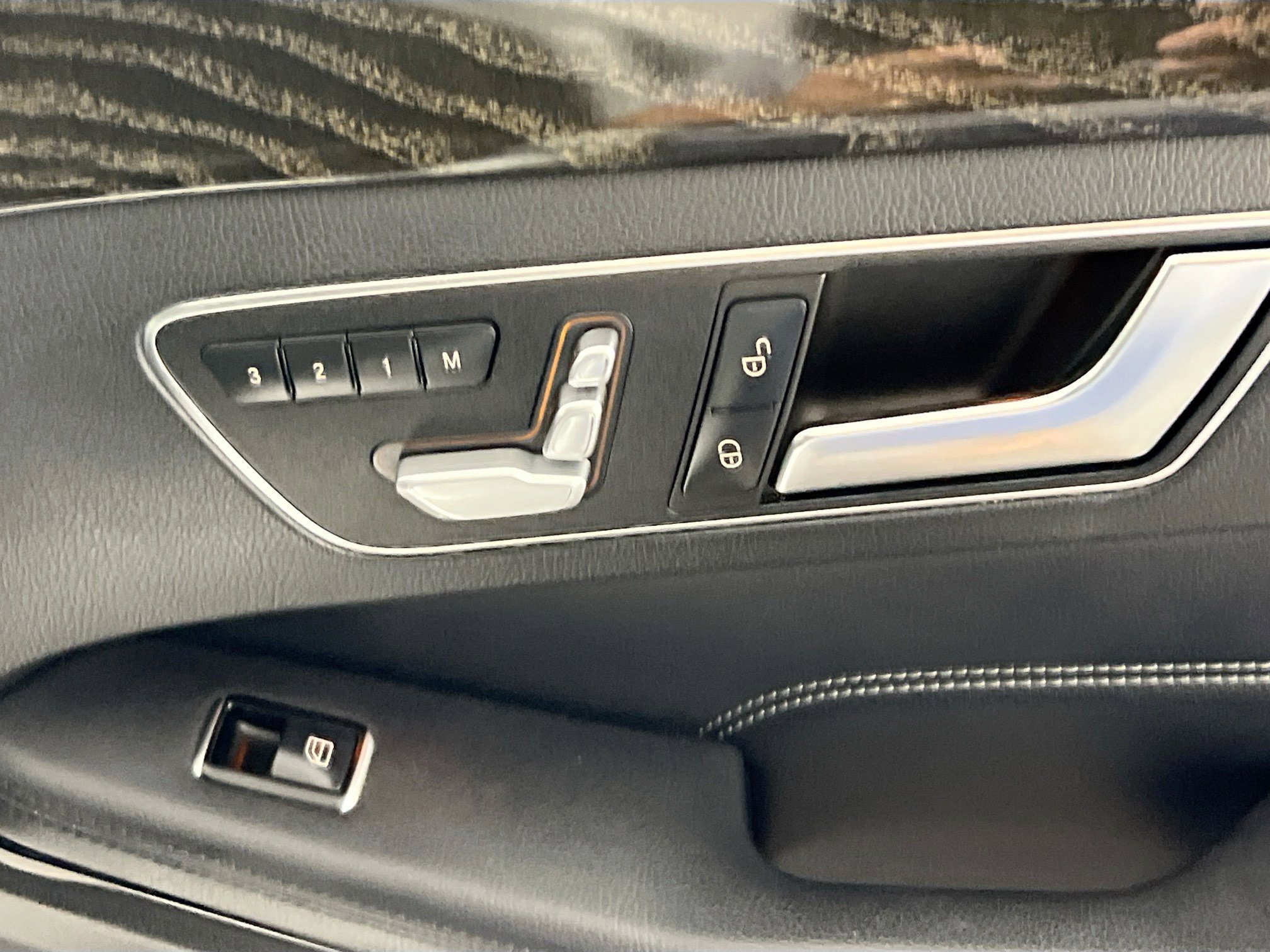 Used 2014 Mercedes-Benz E 350 4MATIC Sedan image 31