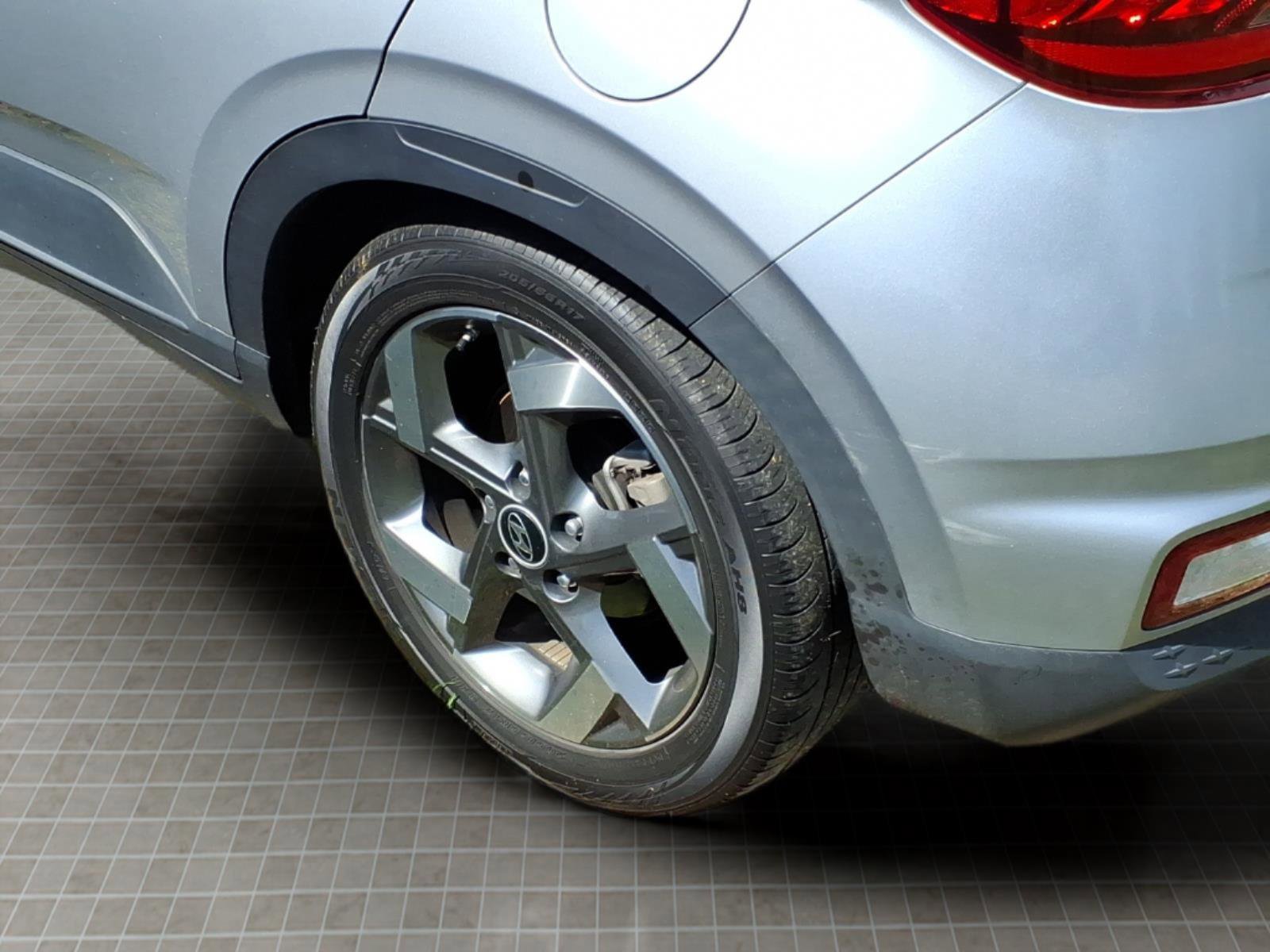 Certified 2022 Hyundai Venue SEL FWD image 21