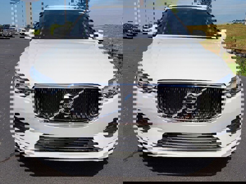 Used 2020 Volvo XC60 T6 Momentum w/ Protection Package image 2