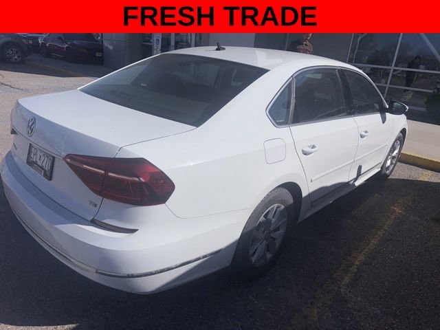 Used 2017 Volkswagen Passat 1.8T S image 2
