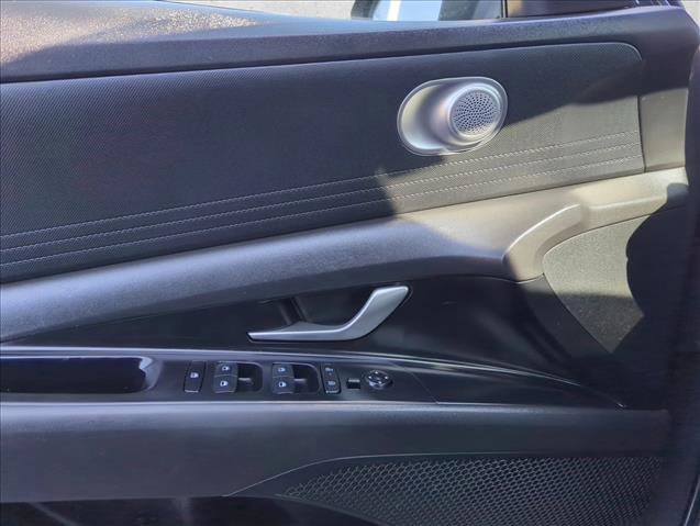 Used 2024 Hyundai Elantra SEL image 25