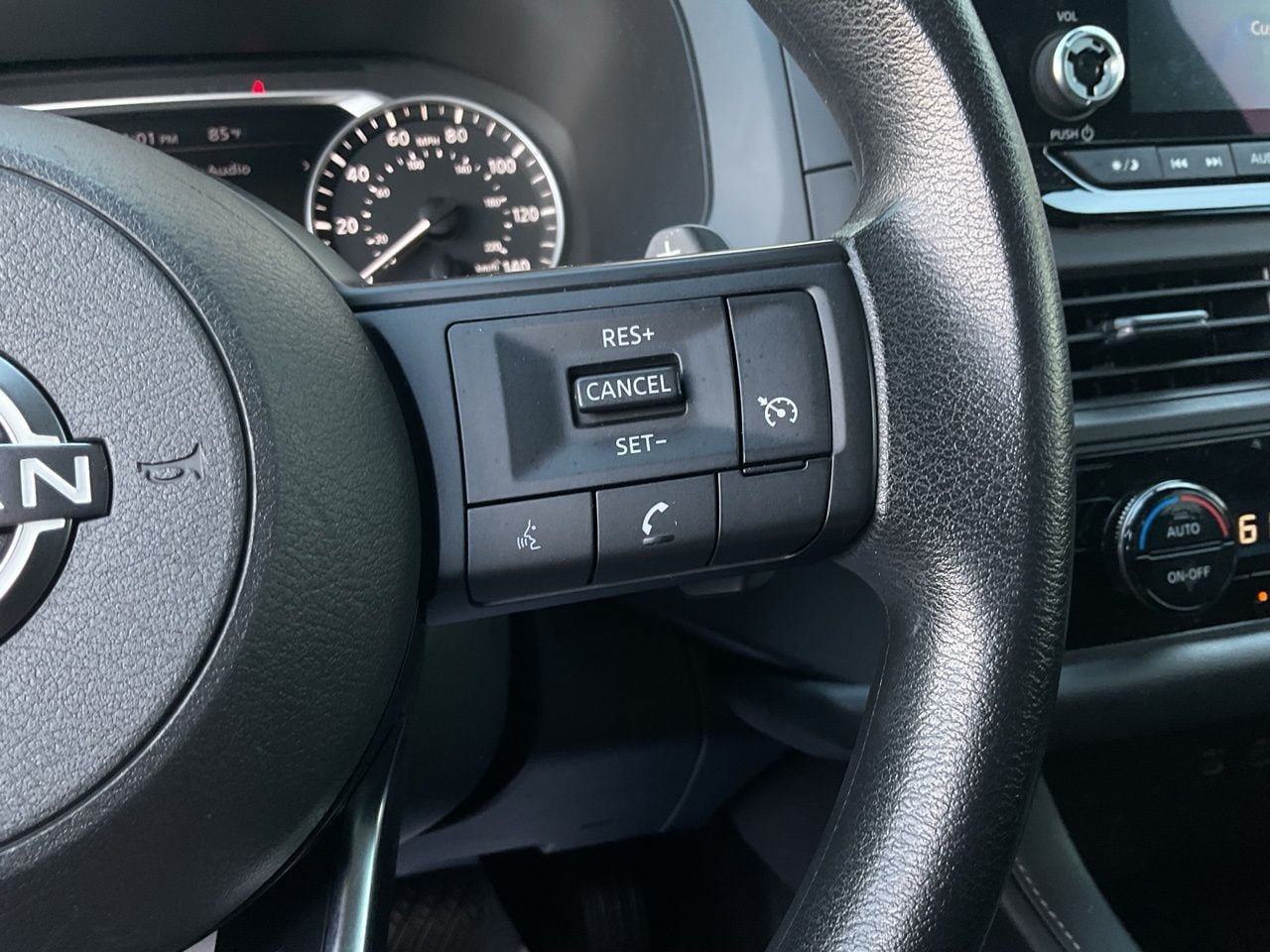 Used 2024 Nissan Pathfinder S FWD image 32