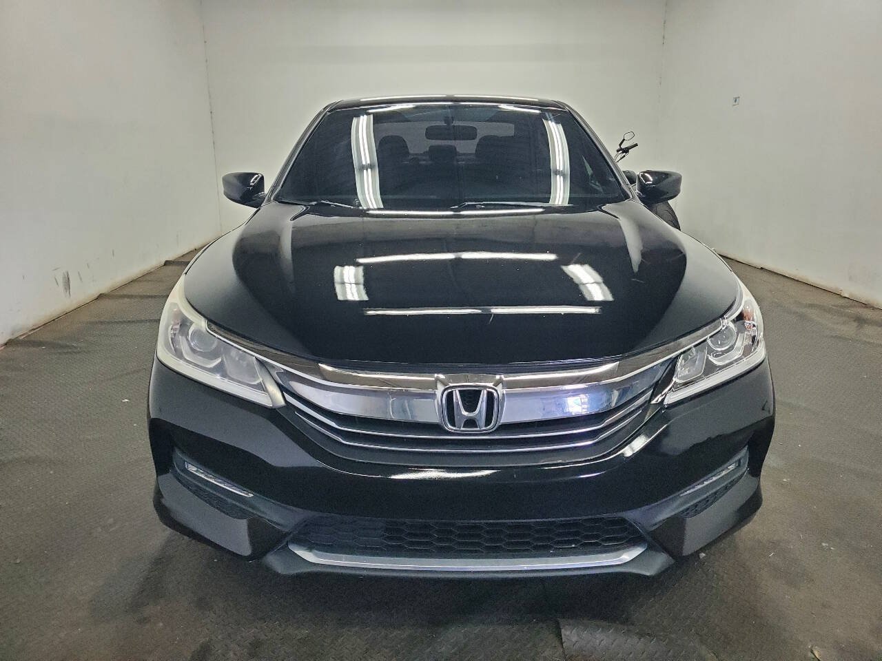 Used 2017 Honda Accord Sport image 2