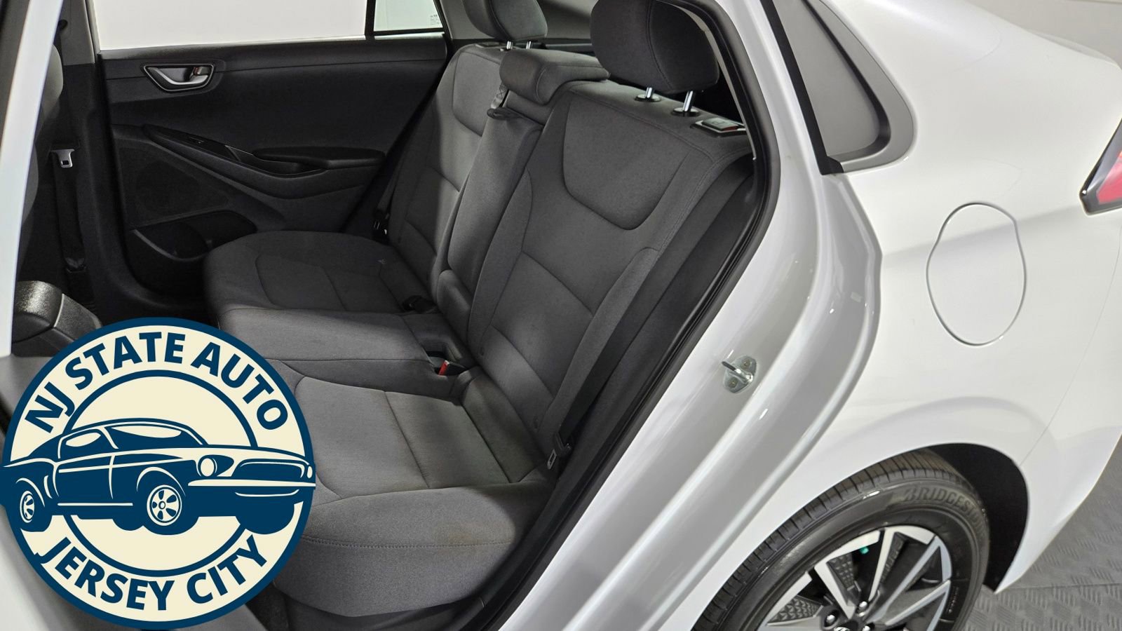 Used 2021 Hyundai Ioniq SE FWD image 24
