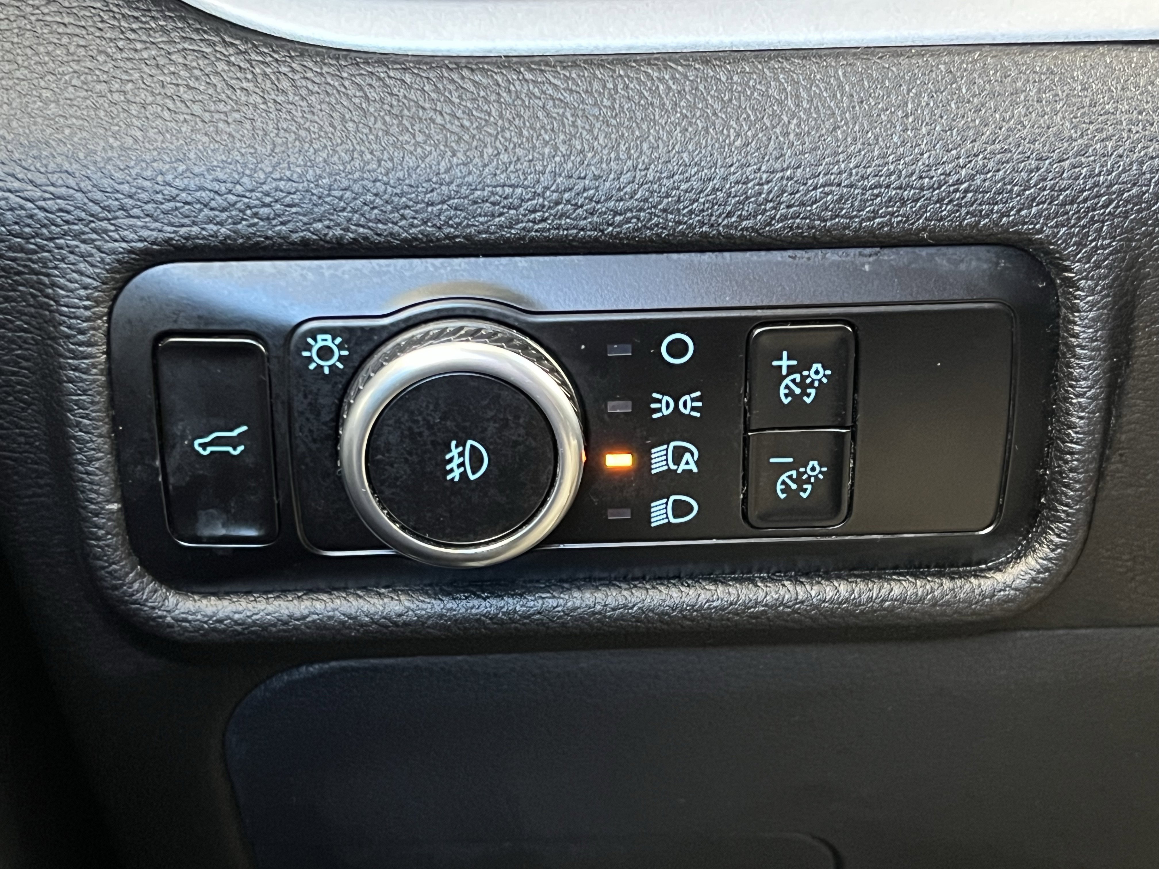 Used 2023 Ford Explorer XLT w/ Equipment Group 202A image 44