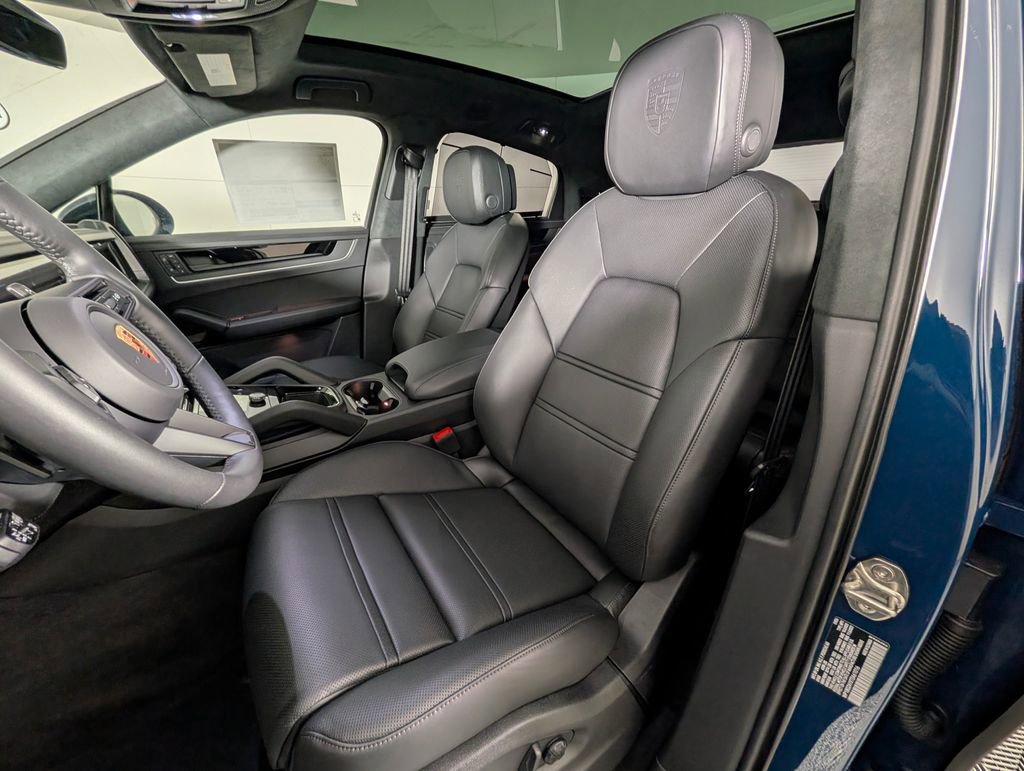 New 2026 Porsche Cayenne GTS image 5
