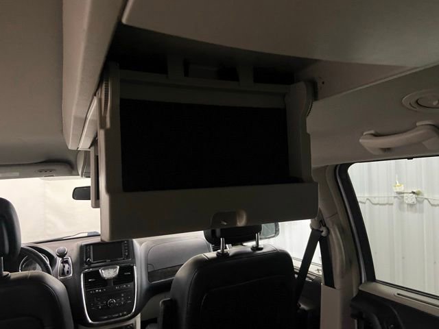 Used 2012 Chrysler Town & Country Touring-L w/ Premium Group FWD image 31