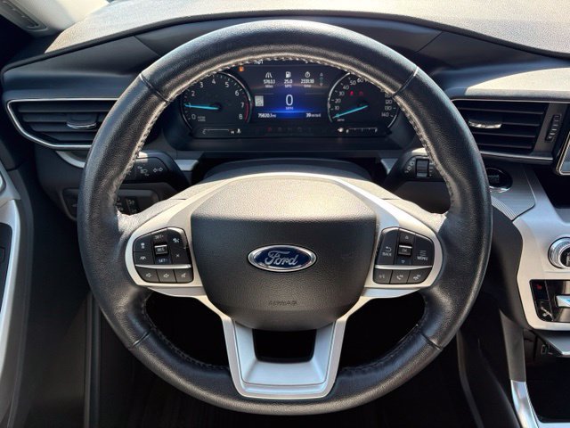 Used 2022 Ford Explorer XLT w/ XLT Sport Appearance Package AWD/4WD image 26