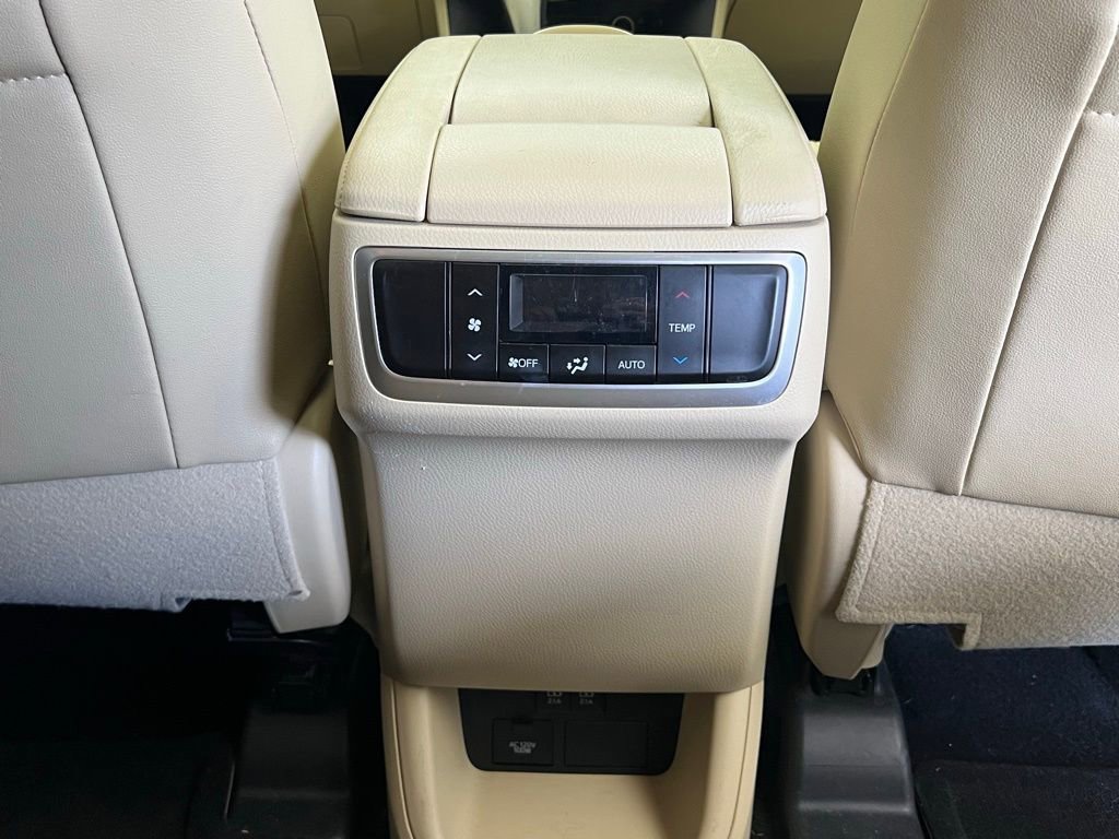 Used 2019 Toyota Highlander XLE image 10