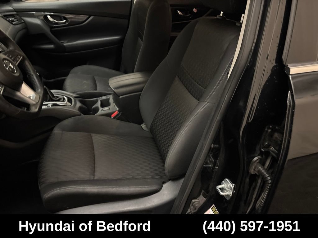 Used 2018 Nissan Rogue SV AWD/4WD image 12