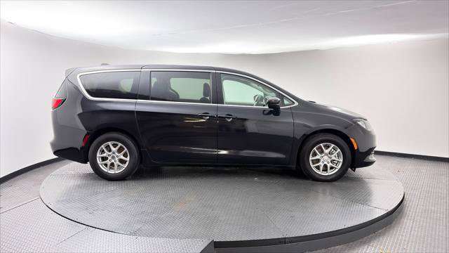Used 2023 Chrysler Voyager LX FWD image 9