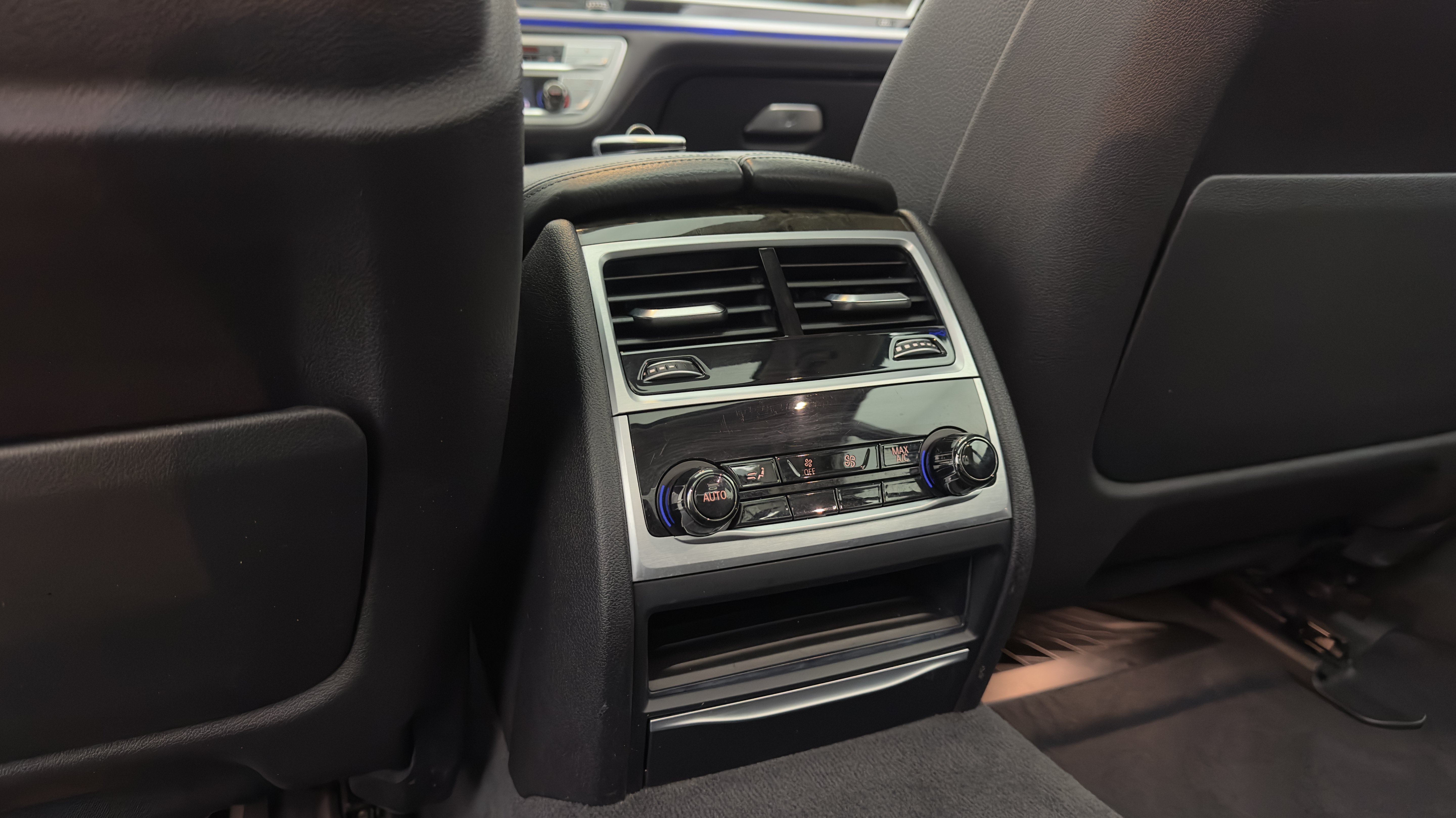 Used 2018 BMW 740i RWD image 33