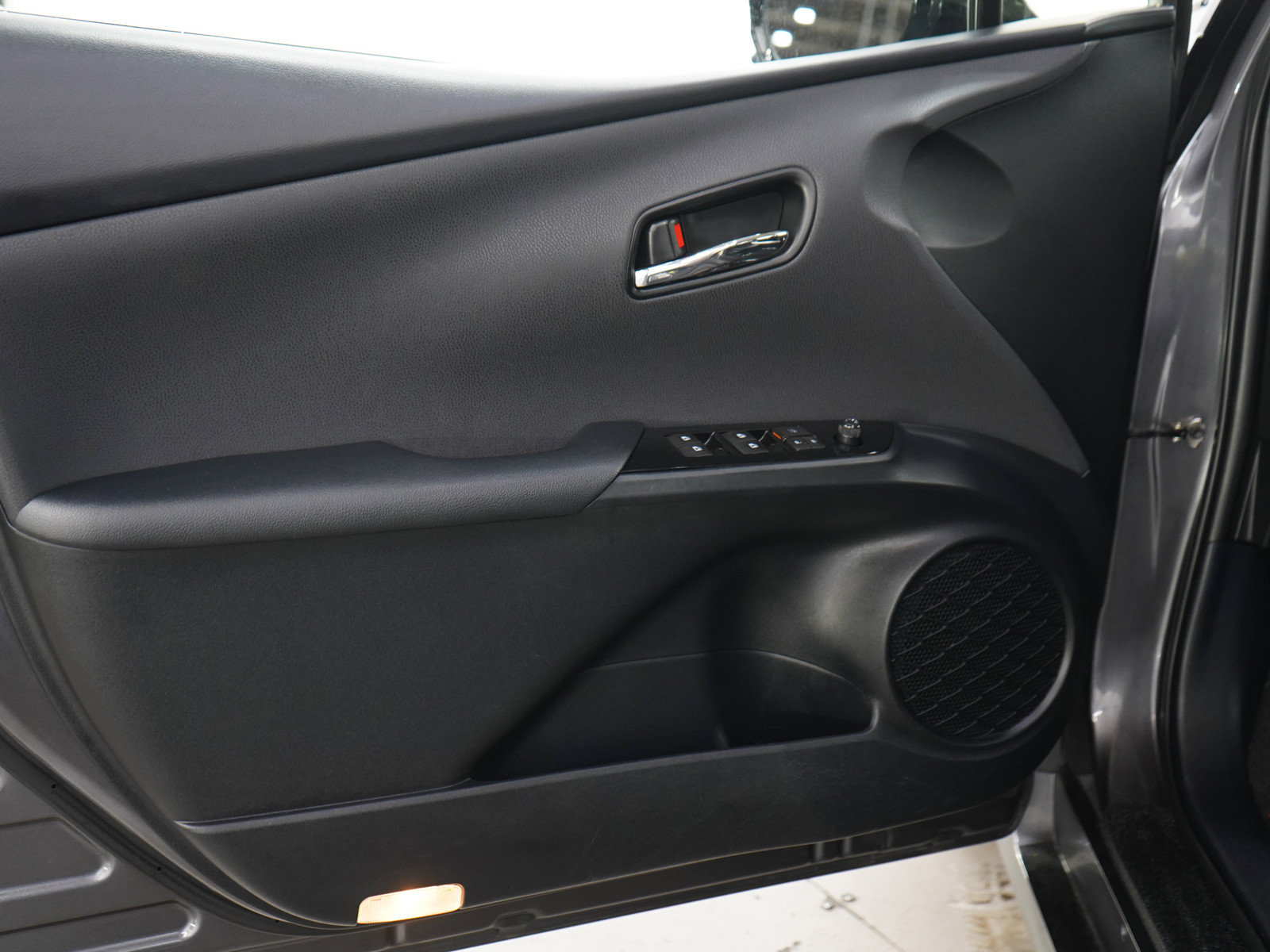 Used 2016 Toyota Prius Four Touring FWD image 18