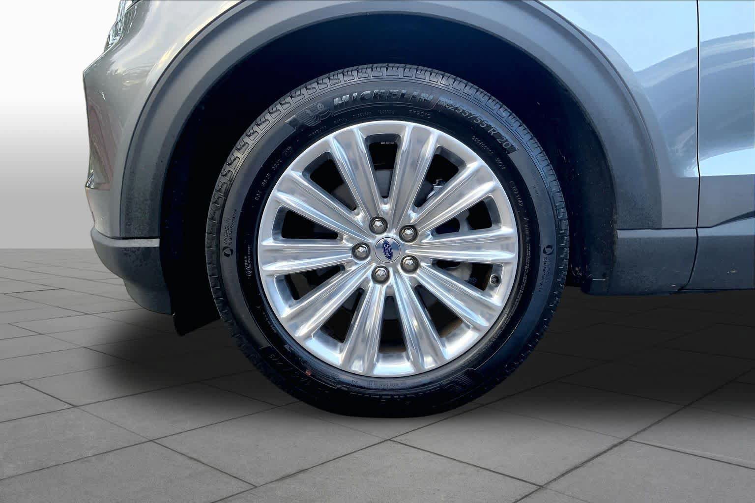 Used 2023 Ford Explorer Limited w/ Limited Technology Package RWD image 11
