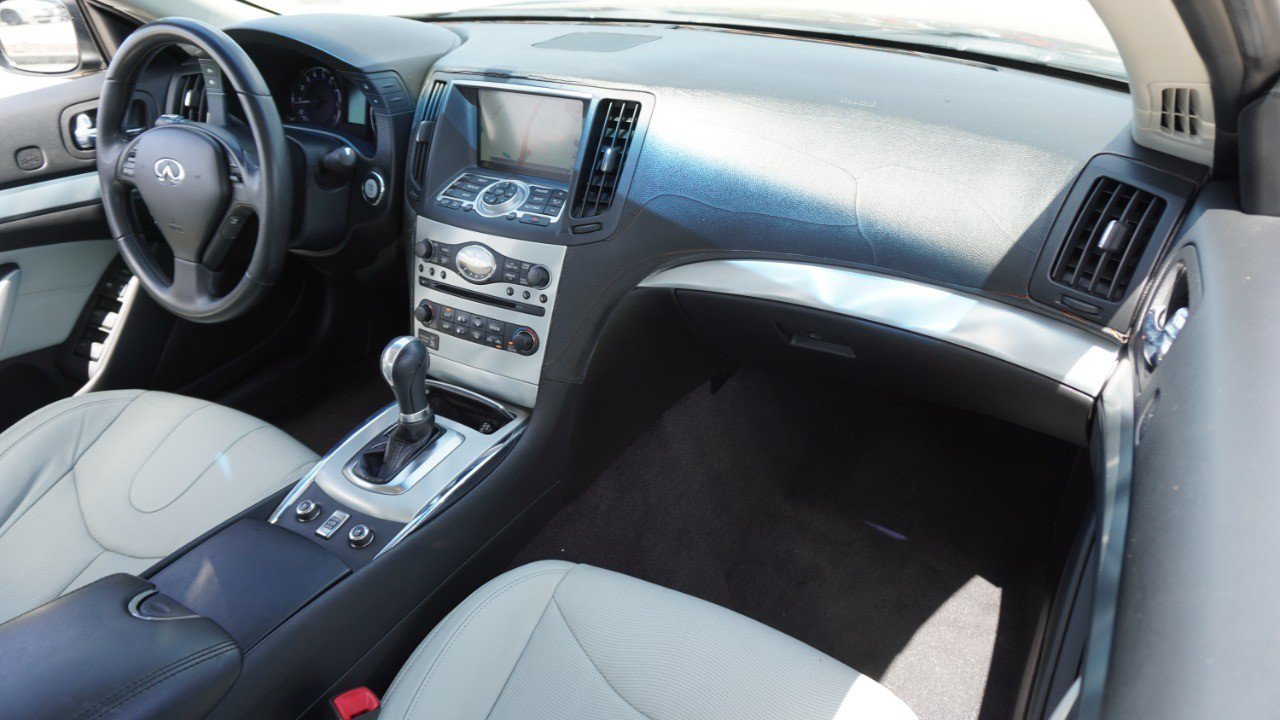 Used 2010 INFINITI G37 Convertible w/ Premium Pkg RWD image 30