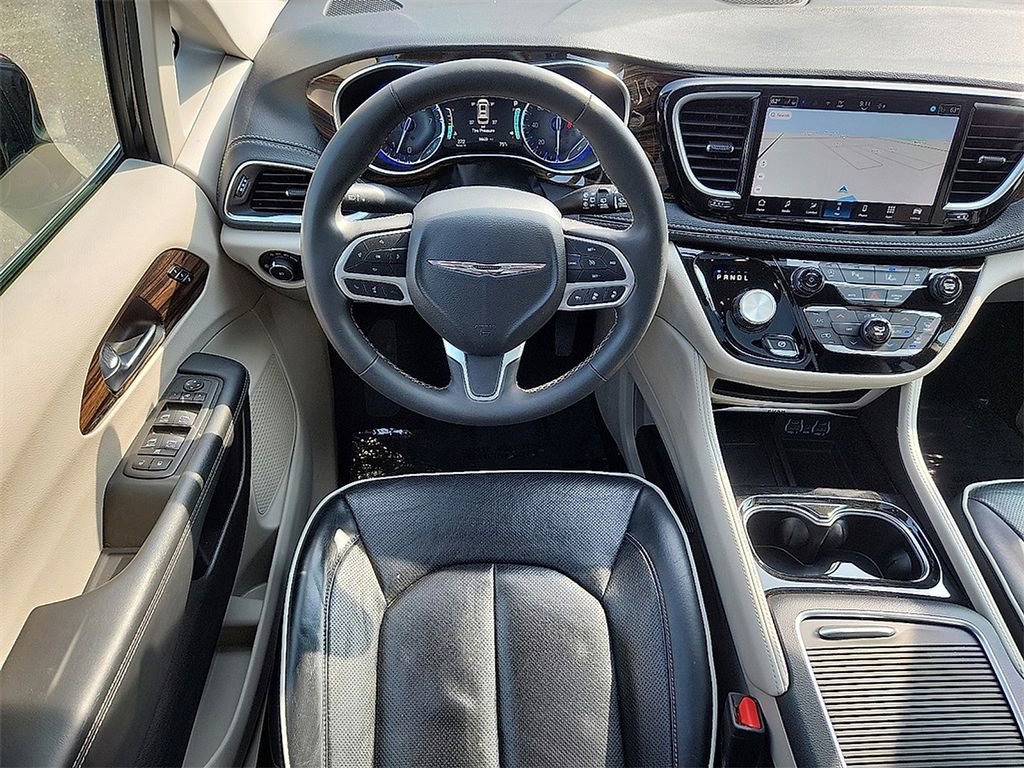 Used 2023 Chrysler Pacifica Limited image 13