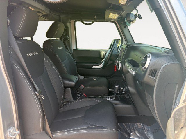 Used 2016 Jeep Wrangler Unlimited Sahara w/ Connectivity Group AWD/4WD image 10