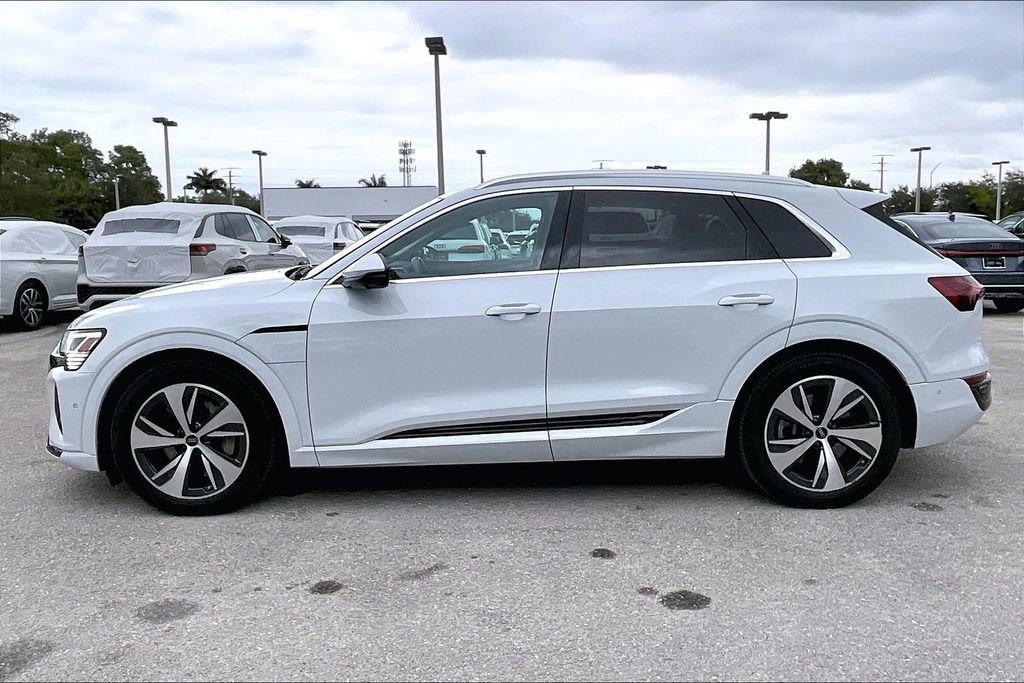 Certified 2024 Audi Q8 e-tron Premium Plus image 8