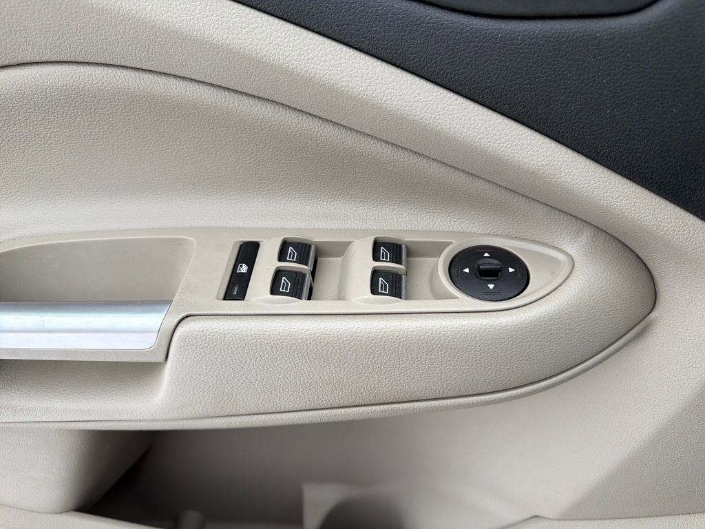 Used 2017 Ford Escape Titanium image 22