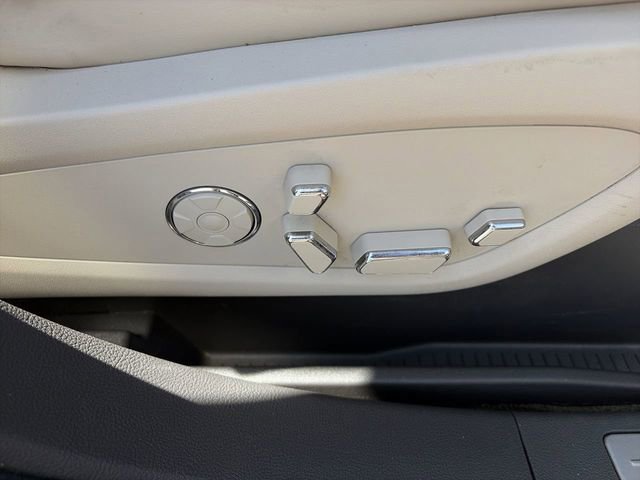 Used 2017 Lincoln MKX Reserve w/ Luxury Package FWD image 13