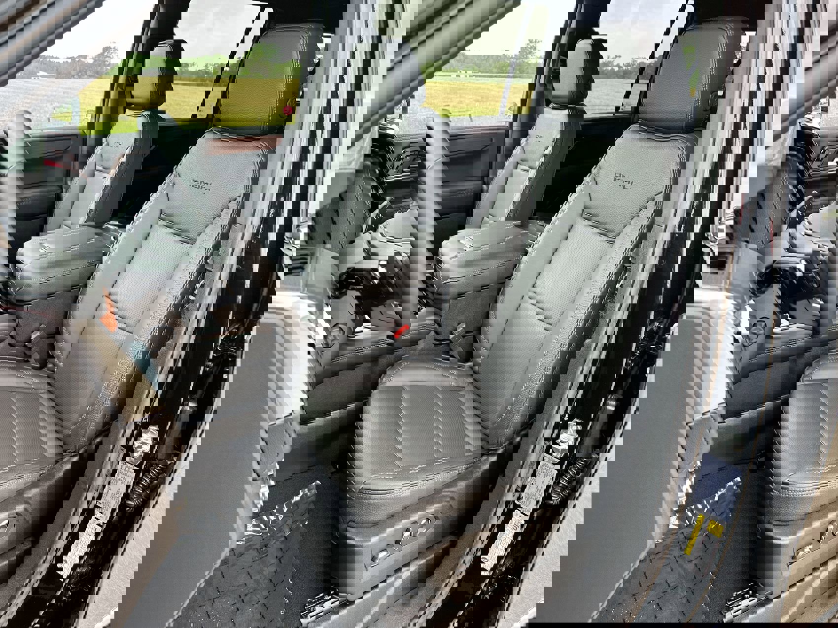 Used 2025 GMC Yukon XL Denali image 17