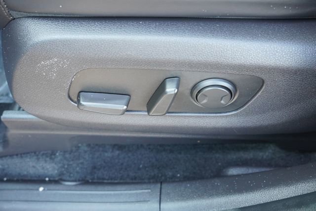 Used 2023 Kia Carnival EX image 24