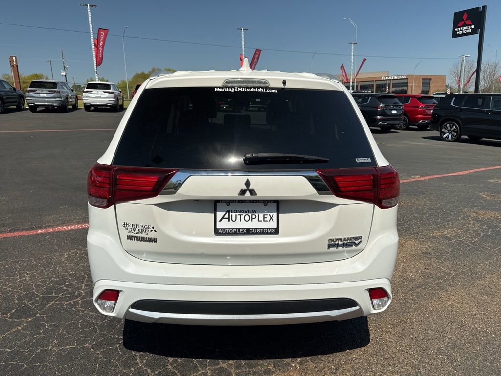 Used 2018 Mitsubishi Outlander 4WD Plug-In Hybrid image 7