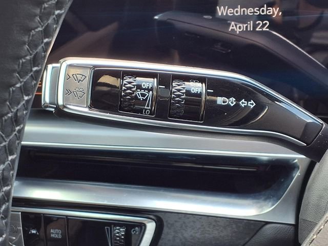 Used 2024 Cadillac Lyriq Luxury w/ Nappa Leather Package AWD/4WD image 17