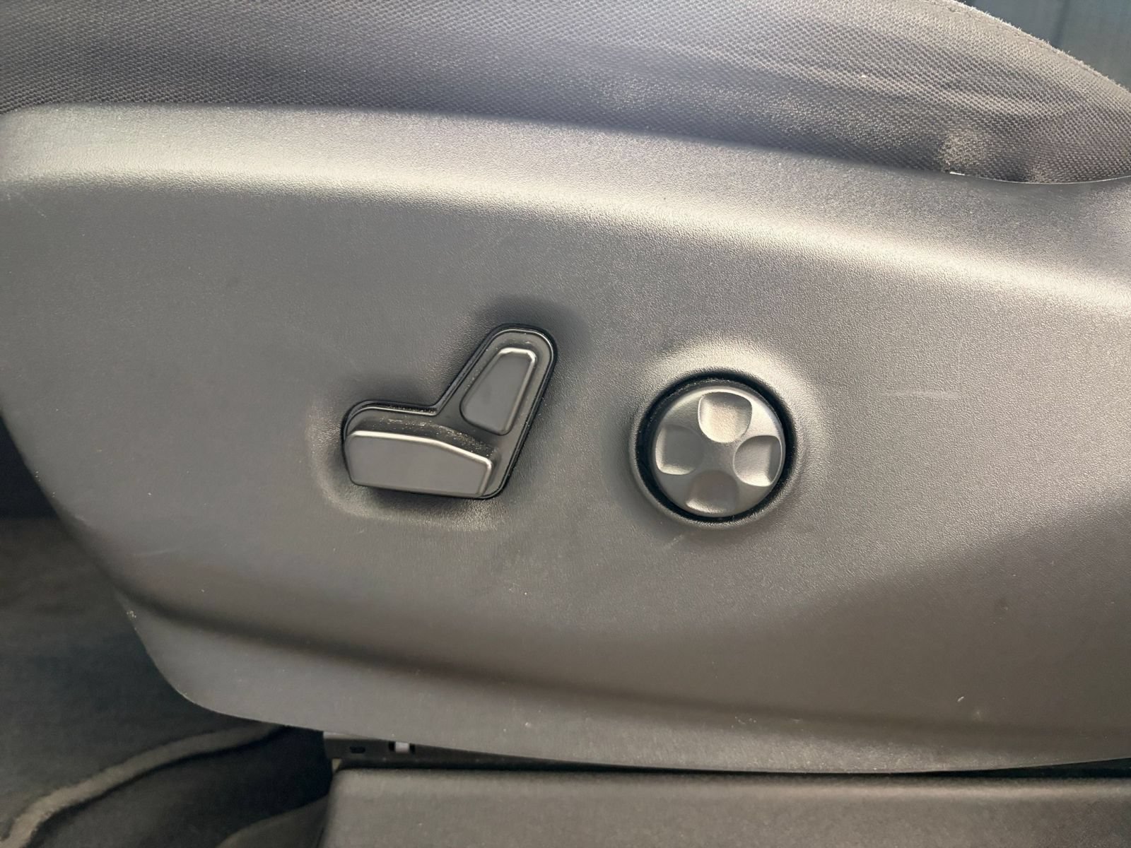 Used 2024 Chrysler Voyager LX FWD image 21