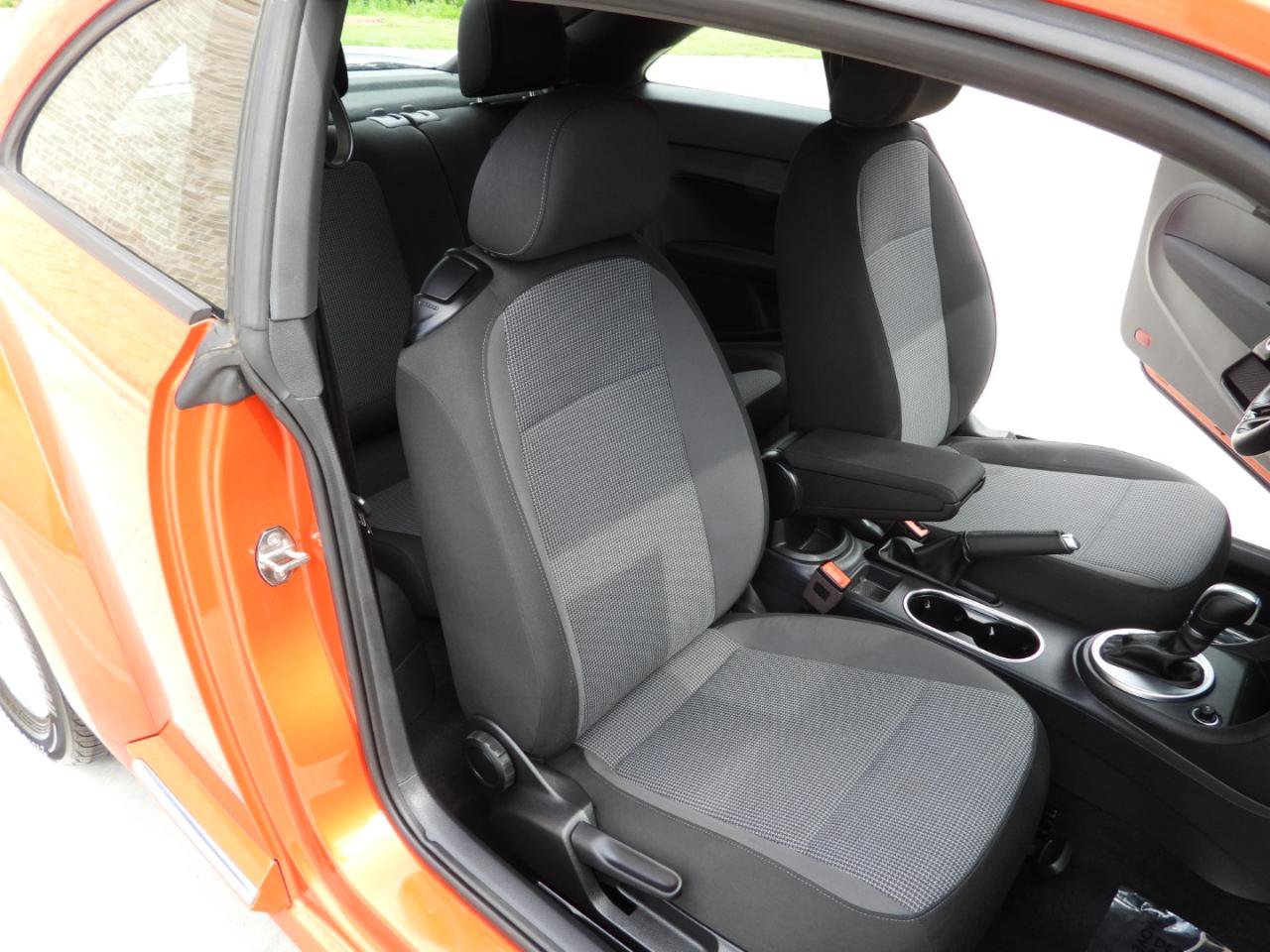 Used 2019 Volkswagen Beetle 2.0T SE FWD image 36