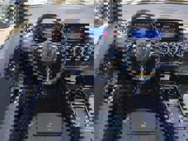 Used 2025 Mercedes-Benz GLA 250 image 16