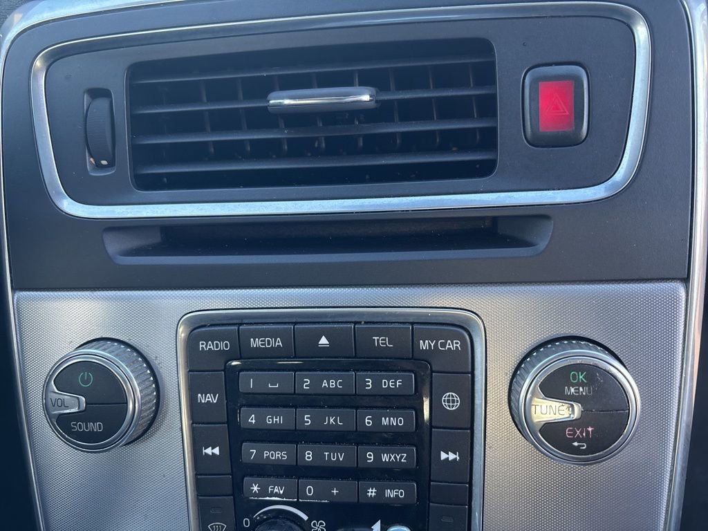 Used 2018 Volvo V60 T5 Dynamic w/ Vision Package image 33