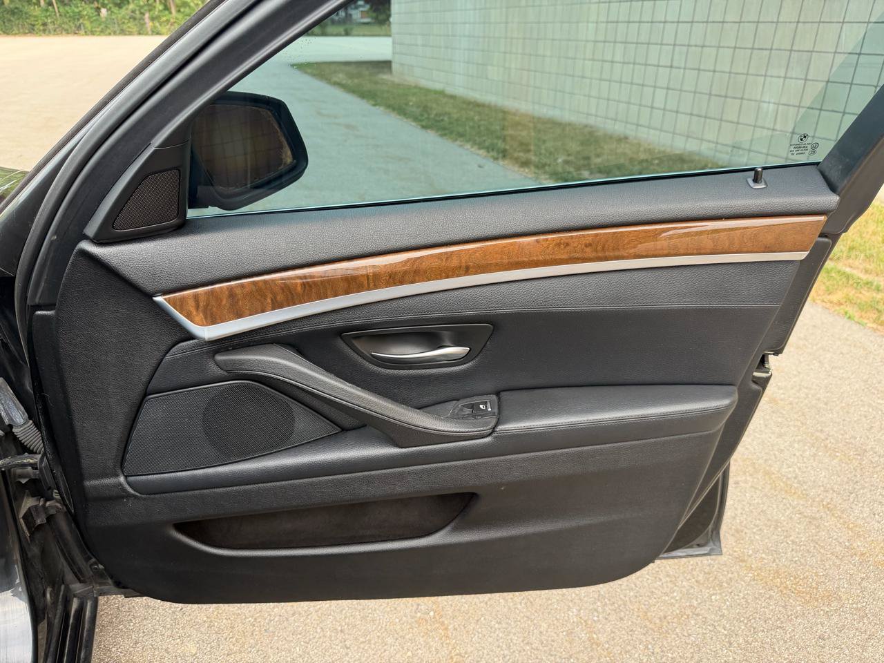 Used 2011 BMW 535i xDrive Sedan AWD/4WD image 24
