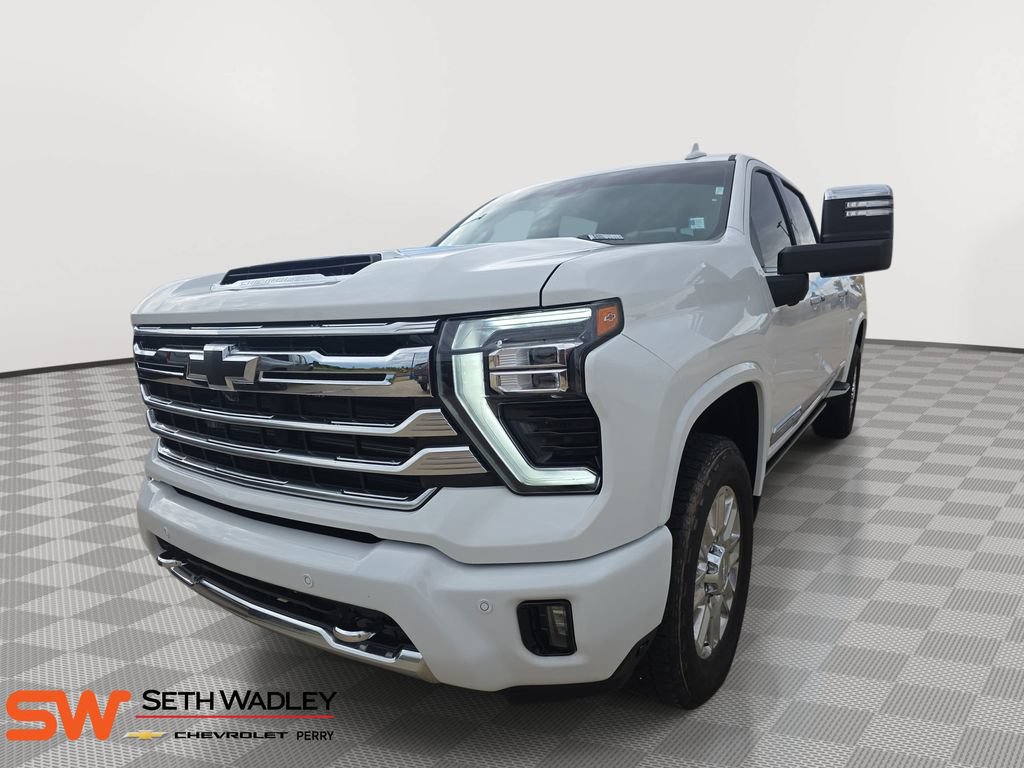 Used 2024 Chevrolet Silverado 2500 High Country w/ High Country Premium Package AWD/4WD image 3