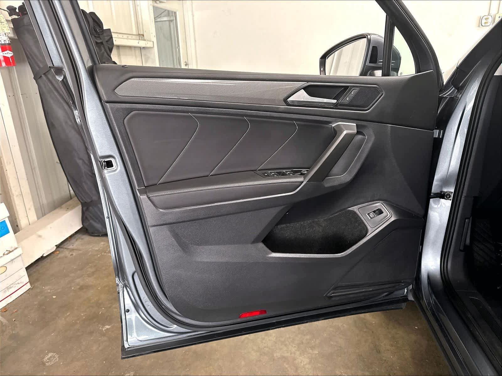 Used 2023 Volkswagen Tiguan SE FWD image 23
