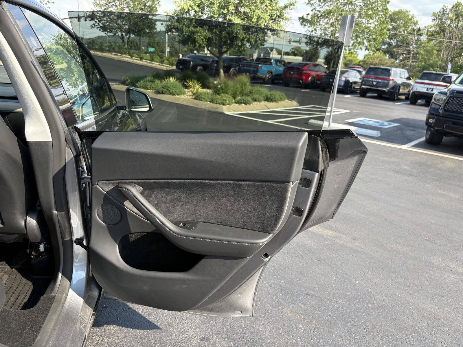 Used 2024 Tesla Model Y Long Range AWD/4WD image 18